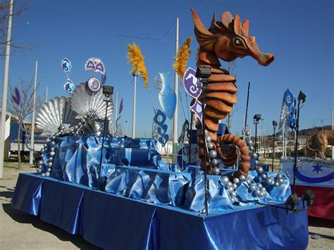 Desfile de Fantasia con carrozas y magos de Fairy Tail