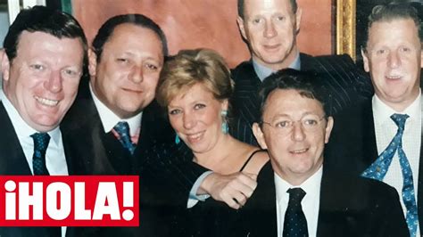 Fotografía familiar de Los Morancos con sus padres y hermanos