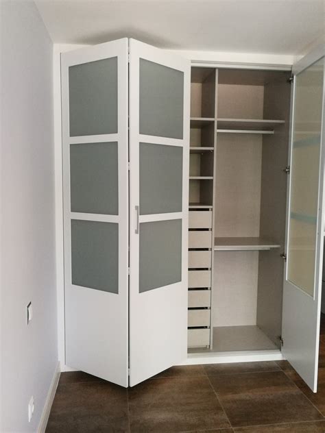 Puertas de armario correderas y abatibles