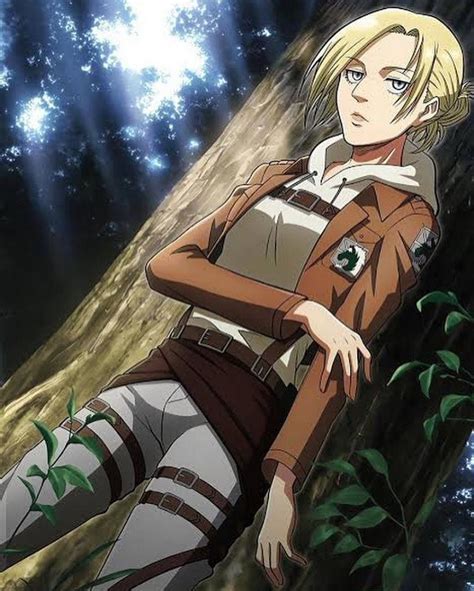 Annie Leonhart en combate cuerpo a cuerpo