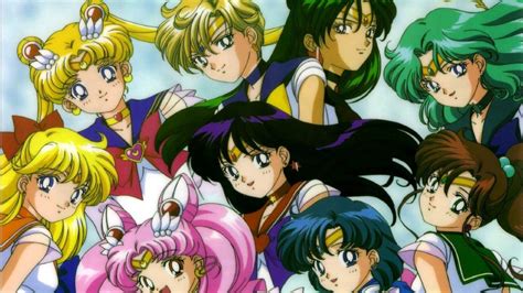 Chicas Sailor Moon transformándose