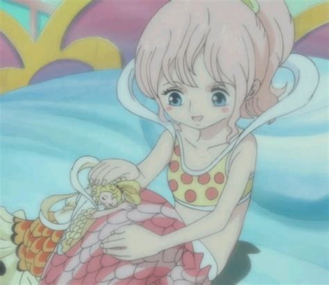 Shirahoshi con su mascota Megalo