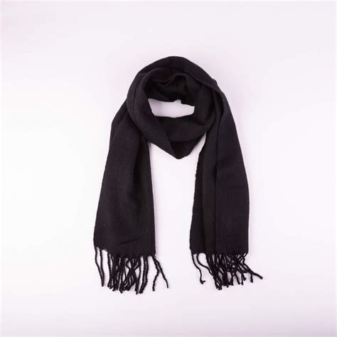 Plue con la bufanda de Natsu y el collar de Haru