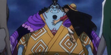 Luffy y Jinbe luchando contra los Piratas de Big Mom