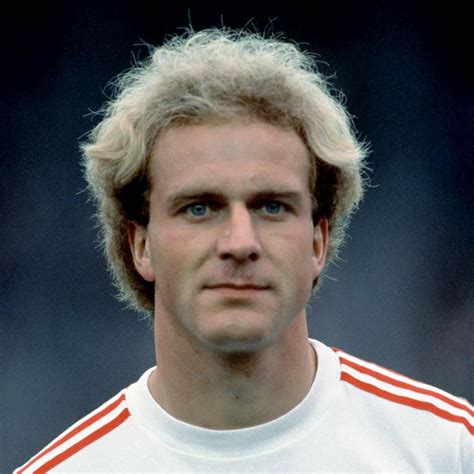 Karl Heinz dando órdenes