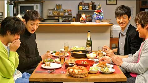 Pareja de Kinou Nani Tabeta cocinando juntos
