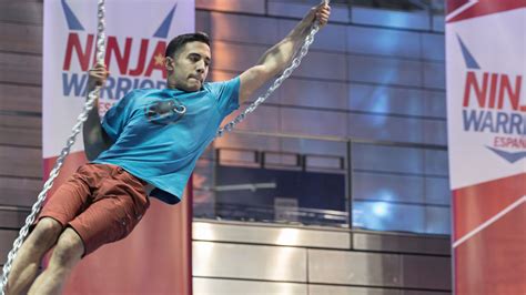 Sergio Verdasco celebrando su victoria en Ninja Warrior España