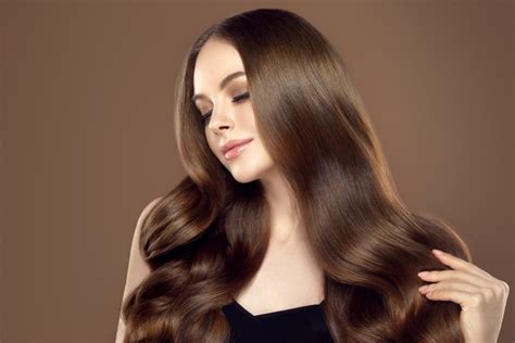 Cabello brillante y saludable tras aplicar acondicionador