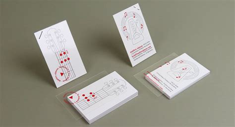 Tarjeta de visita con un diseño creativo que utiliza rimas