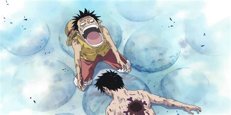 Marco protegiendo a Luffy en Marineford