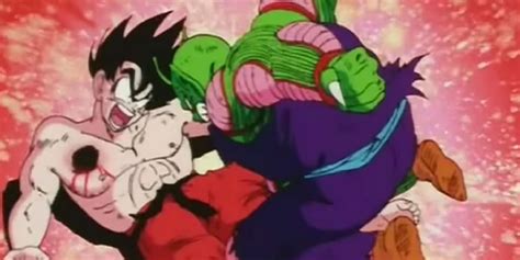 Goku luchando contra Piccolo Jr.