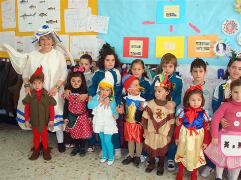 Niños disfrazados de personajes de Attack on Titan
