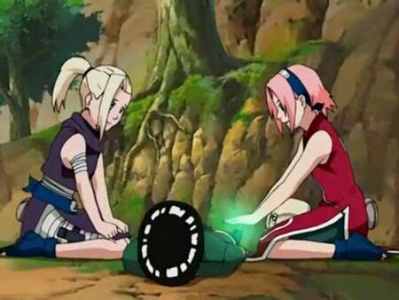 Naruto al borde de la muerte siendo curado por Sakura