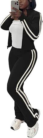 Conjunto deportivo con pantalones acampanados