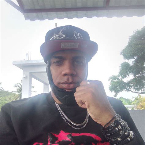 Chu Mu luchando contra enemigos con su Mascota del Alma