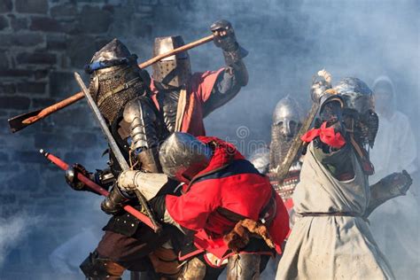 Caballeros medievales en batalla