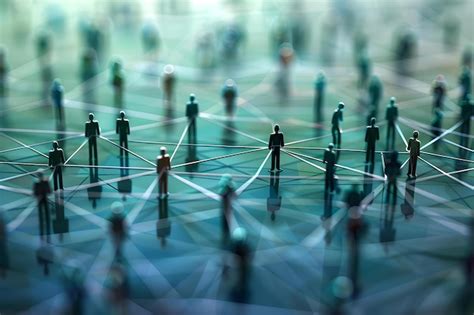 Un esquema que ilustra las complejas relaciones entre los personajes en una historia de manhwa.