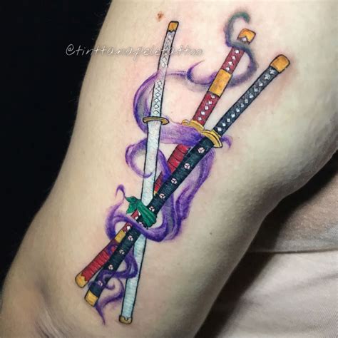 Tatuaje de las tres espadas de Roronoa Zoro