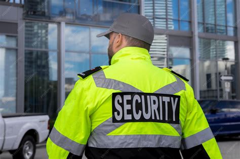 Guardia de seguridad uniformado