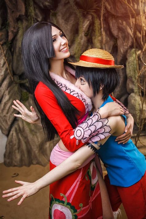 Personajes de One Piece haciendo cosplay