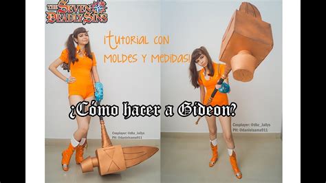 Diane con su atuendo característico y su martillo Gideon