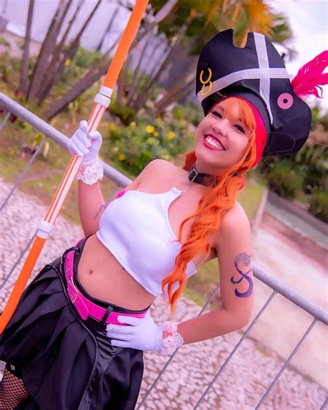 Cosplayer caracterizada como Nami de One Piece