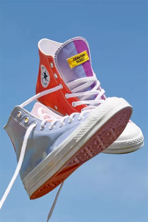 Converse UV Chuck 70 mostrando el cambio de color bajo el sol