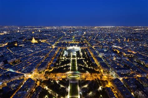 Vista nocturna de París desde la Torre Eiffel