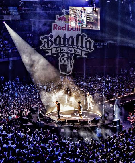 Escenario de batalla de rap con público