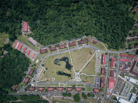 Policía de la Ciudad del Oeste en motocicleta aérea