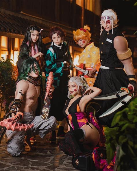 Grupo de cosplayers de Demon Slayer