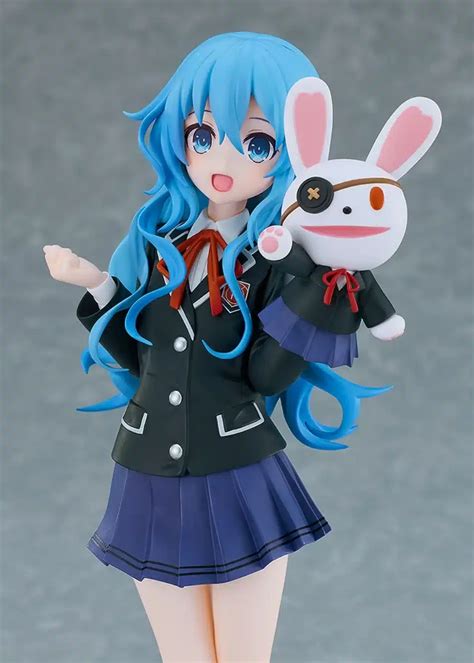 Yoshino Nao en uniforme escolar de Asuko
