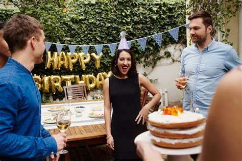 Bulma celebrando su cumpleaños