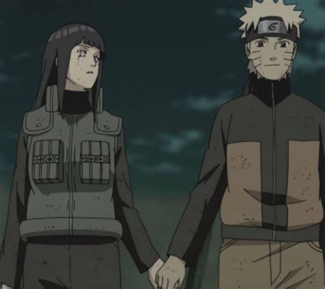 Hinata y Naruto bailando en la preparatoria
