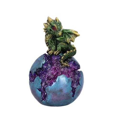 Figura de dragón con esfera de adivinación