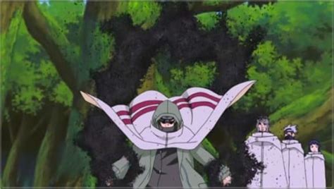 Shino atacando a Tobi