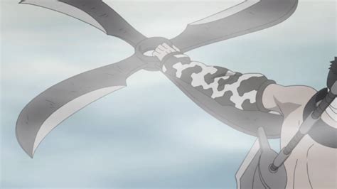 Itachi deteniendo Fūma Shuriken