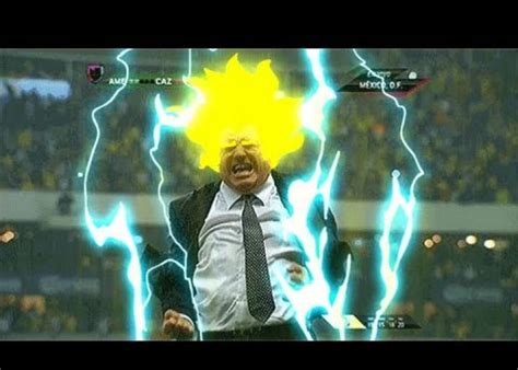 GIF animado de Miguel Herrera transformándose en Super Saiyajin