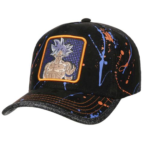 Detalle de bordado en una gorra de Dragon Ball