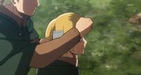 Reiner vendando a Armin