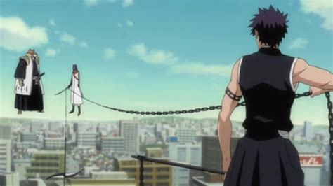Sajin Komamura y Shūhei Hisagi enfrentándose a Kaname Tōsen