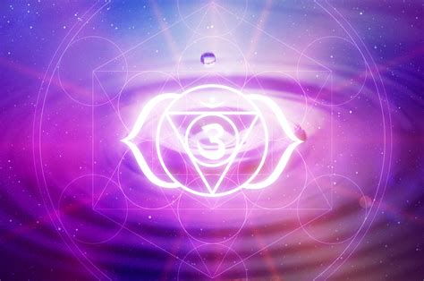 Ilustración de un rayo de chakra morado impactando a un oponente y paralizándolo