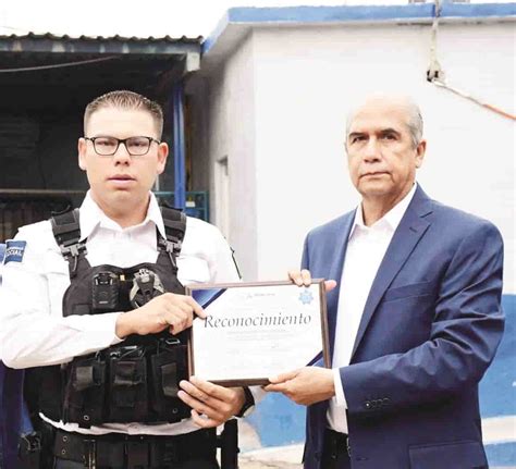Agentes de Seguridad Pública asaltando las instalaciones de la Iglesia Chainsaw Man