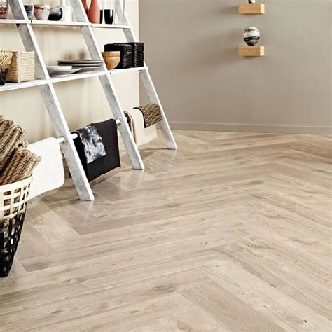 Detalle de la veta del suelo Amtico Spacia Bleached Elm