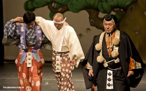 Shojo escenificado por artistas de teatro Noh