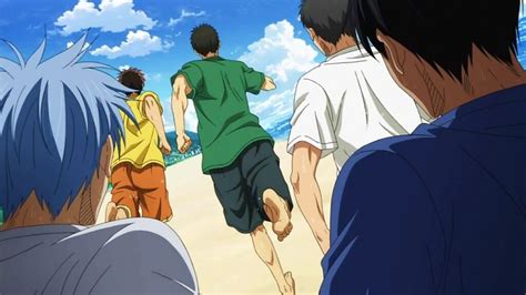 Equipo de Fairy Tail entrenando en la playa