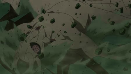 Obito liberando las Bombas Bestia con Cola