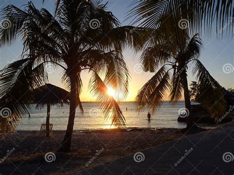 Playa cubana al atardecer