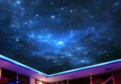 Habitación de Lance con estrellas pintadas en el techo