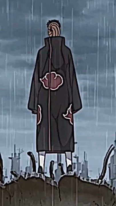 Obito entrenando intensamente bajo la lluvia
